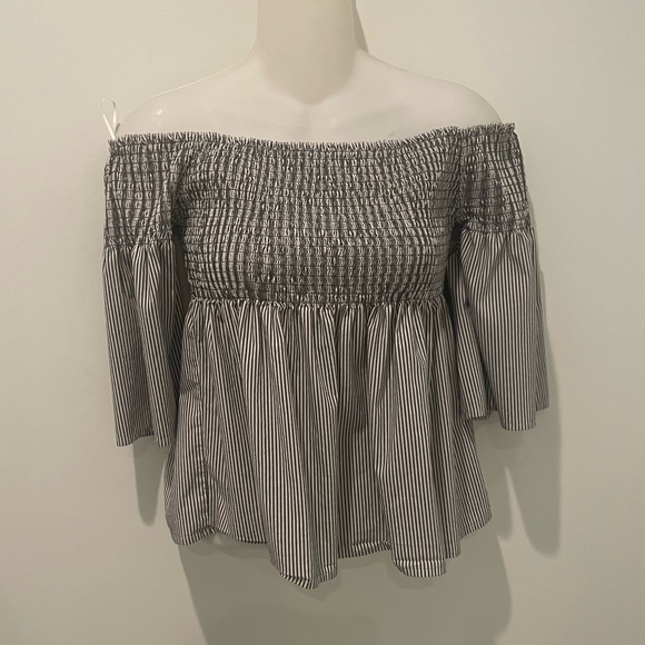 Hollister Tops - Hollister Strapless Blouse